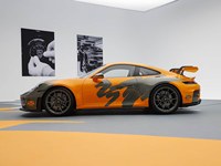 Voiture de sport Porsche 911 de renommée mondiale, changement de vitesse rapide, sièges sport haut de gamme, véhicule essence