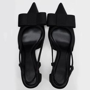Sandalias de verano para exteriores, nuevos adornos de lazo negro de otoño con tacón de rocío, tacón grueso, tacones puntiagudos, estilo Baotou - Product Image 3