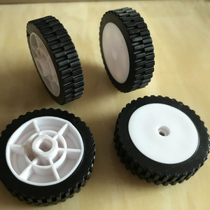 Ruedas de robot con neumáticos de goma, motor TT, buje blanco para juguetes STEM y robots educativos - Product Image 1
