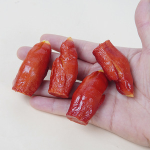 Colgante de PVC con forma de pata de cerdo en miniatura, un accesorio de comida realista, un divertido llavero para mochilas, teléfonos y diarios. - Product Image 1