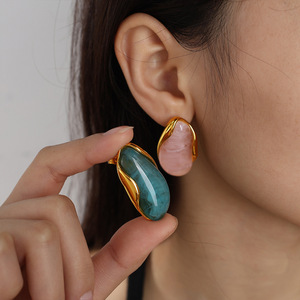 Pendientes colgantes irregulares con degradado chapado en oro en rosa, blanco, azul y ámbar, de aleación de zinc, joyería de moda para mujer. - Product Image 4