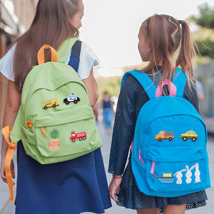 Épingles en PVC écologiques en gros, forme personnalisée, animaux, dessins animés, voitures, avions, badges en caoutchouc, vente promotionnelle - Product Image 4