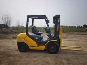 Montacargas Diésel Komatsu FD30T-17 Usado Original de 3 Toneladas en Excelentes Condiciones de Funcionamiento, Precio Competitivo en Venta - Product Image 2