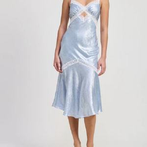 Vestido Midi de Mujer con Tirantes Finos y Encaje, Diseño Floral Fruncido, Elegante y Casual para Verano, Fabricación Personalizada de Alta Calidad - Product Image 2