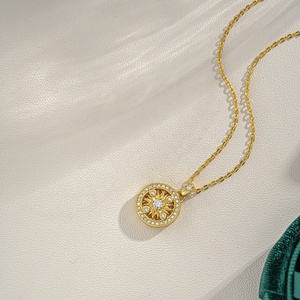 Collana con Pendente Vintage VANFI in Argento 925 con Moissanite D VVS, Catena Dorata Cinese, Motivo Girasole e Bussola dei Otto Tesori per Donna - Product Image 3