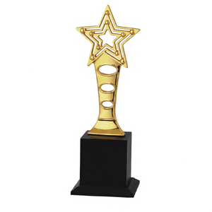 Trophée étoile durable avec construction robuste en métal moulé sous pression et base en bois MDF, finition chromée, design portable. - Product Image 1