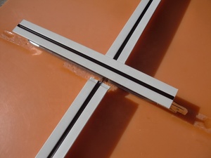 Profilé en T pour plafond à fentes colorées 24mm*32mm, DTM 24, pour grille de plafond 24mm*32mm - Product Image 4