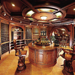 Cave à vin de luxe sur mesure en chêne massif avec design de panneaux modernes, système de rangement intégré pour bouteilles et comptoir de bar central pour villa - Product Image 1