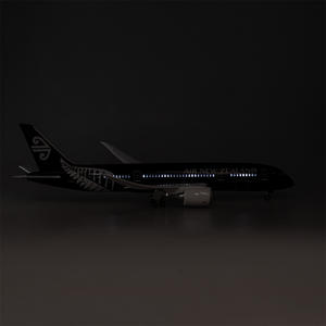 โมเดลเครื่องบินไดแคสต์เรซิ่น แอร์นิวซีแลนด์ โบอิ้ง บี787 ขนาด 1/130 ความยาว 43 ซม. พร้อมไฟ LED และล้อลงจอด - Product Image 3