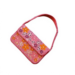 Bolso de hombro con solapa floral y cuentas rosas para mujer, estilo bohemio, bandolera - Product Image 1
