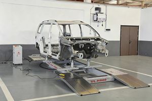 Redresseur de châssis automobile Uniliner UL-H800 5000 kg, équipement de correction de châssis pour centre de réparation de véhicules électriques - Product Image 5