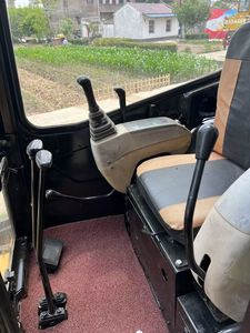 Mini-excavatrice compacte CAT 303E avec peu d'heures de fonctionnement, excavatrice hydraulique Caterpillar pour travaux d'aménagement paysager, travaux utilitaires, construction et chantier - Product Image 4