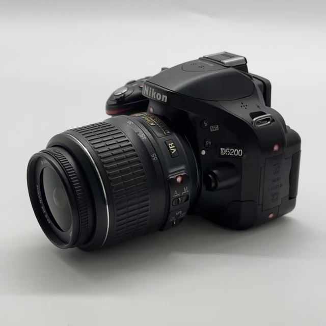 Wholesale Original Used Nikons D5200 DSLR Camera 18-55mm VR 24.1MP Flip Screen 39-Pt AF Premium Quality Refurbished for Resale