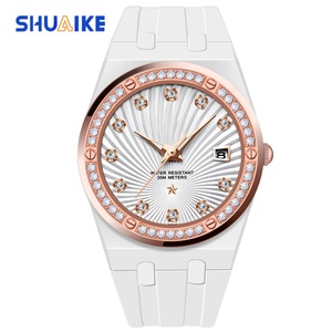 Montre à quartz unisexe de luxe tendance 2024, alliage serti de diamants, étanche, cadran à aiguilles, logo personnalisé, bracelet en caoutchouc - Product Image 6