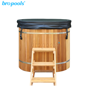 Bain de glace ovale en cèdre rouge avec revêtement en acier inoxydable, très vendu pour la récupération sportive et les spas, avec refroidisseur intégré et tabouret - Product Image 2