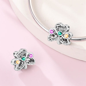 Adorables pendentifs plaqués argent et sertis de zircons, en forme de cœur, de papillon, de couronne, de fleur, de lettre, d'étoile et d'animaux. - Product Image 6