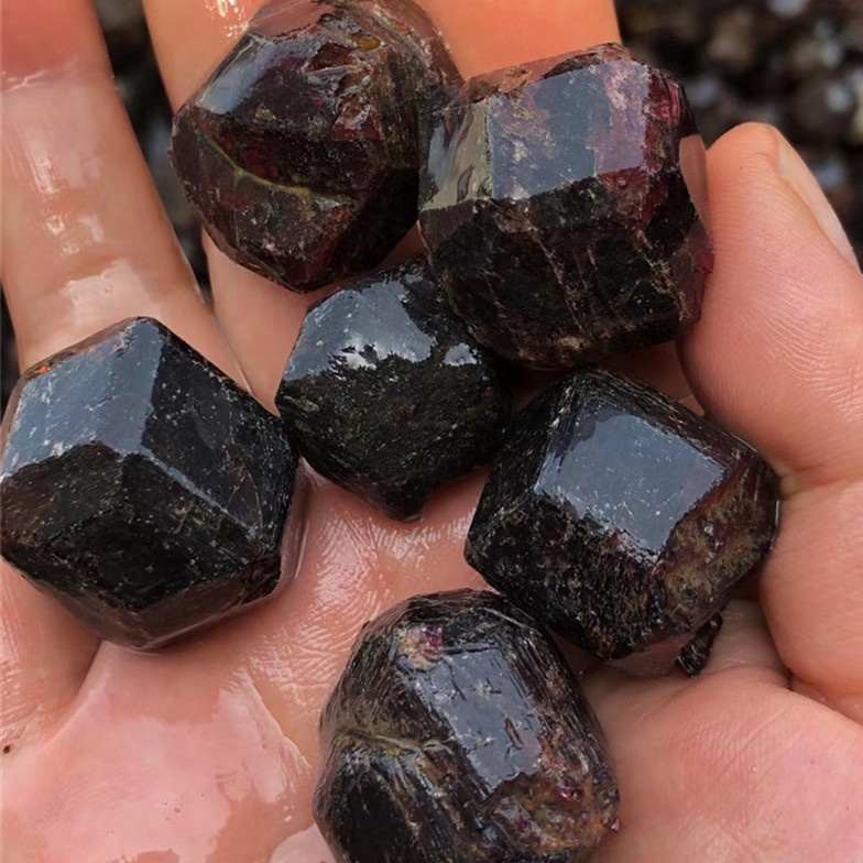 Wholesale High Quality Natural Crystal RawラフRed Garnet Tumbled Stone Carbuncle Quartz Gravel Gemstones