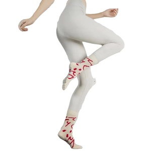 Vente en gros BAS quantité minimale <span class=keywords><strong>de</strong></span> commande tricot hommes et femmes cinq doigts fendus distribution protection Yoga Sport chaussettes avec multicolore - Product Image 1