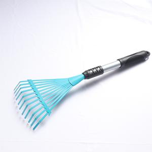 พลั่วตักดินยี่ห้อ Yilu สีฟ้า พลาสติกทรงสี่เหลี่ยม ด้ามจับสแตนเลส สำหรับทำสวน ใช้งานกลางแจ้ง และชายหาด - Product Image 5