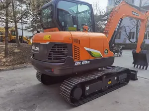 รถขุดขนาดเล็ก Develon DX60E พร้อมเครื่องยนต์และปั๊ม - กำลังขุดสูง ดีไซน์กะทัดรัด เหมาะสำหรับงานก่อสร้างและงานฟาร์ม - Product Image 6