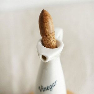 Bonne qualité Porcelaine <span class=keywords><strong>Blanc</strong></span> Cruet Bouteille Ensemble Restaurant Ménage Céramique Huile <span class=keywords><strong>Vinaigre</strong></span> Distributeur - Product Image 4