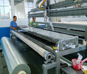 Lámina Plana de Fibra de Vidrio y Plástico GRP con Recubrimiento de Gel, Utilizada para la Producción de Paneles Sándwich y Carrocerías de Camiones - Product Image 1