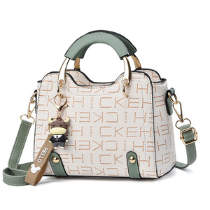Nouveau <span class=keywords><strong>sac</strong></span> à bandoulière en cuir PU pour femmes - Sacs à main tendance avec bandoulière amovible pour les trajets quotidiens et plusieurs options de portage - Product Image 5
