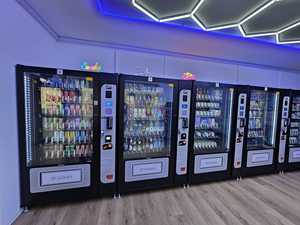 Distributeur automatique combiné multi-produits pour café et aliments avec système de paiement par pièces et jetons - Product Image 2