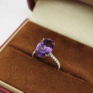 แหวนเงินแท้ 925 ประดับพลอยอเมทิสต์และเพทายจาก UM Jewelry Modern เหมาะสำหรับสวมใส่ในชีวิตประจำวันทั้งชายและหญิง เป็นของขวัญวันครบรอบแต่งงาน - Product Image 6