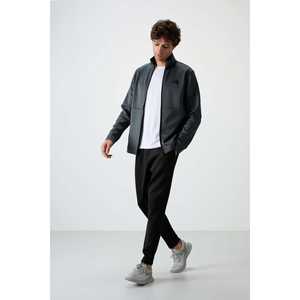 ชุดวอร์มผู้ชายแบรนด์ Bran สีเขียวป่า-ดำ ผ้าสกูบา สวมใส่สบาย ระบายอากาศได้ดี ไซส์ผู้ใหญ่ M - Product Image 2