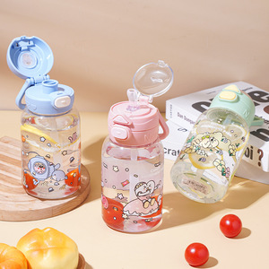 ขวดน้ำเด็กพร้อมหลอดดูด ฝาเปิดแบบพลิกขึ้น ลายการ์ตูน ปลอดสาร BPA ผลิตจากพลาสติก สำหรับเด็กนักเรียน - Product Image 1