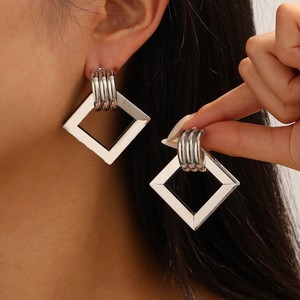 Boucles d'oreilles créoles rectangulaires torsadées géométriques bohèmes pour femmes, nouveauté en gros - Product Image 2