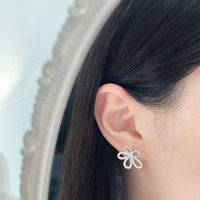 Boucles d'oreilles clous en or blanc 18 carats avec diamants de laboratoire motif tournesol, boucles d'oreilles fines, manchettes d'oreille, boucles d'oreilles en diamants de laboratoire