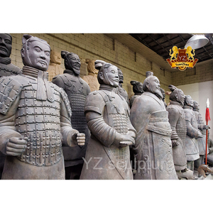 Statue antique chinoise grandeur nature en pierre naturelle, granit, marbre, ou terracotta, représentant un guerrier archer agenouillé - Product Image 4