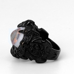 Anillo de Acero Inoxidable con Acabado Negro y Diseño de Ojo de Demonio con Detalle de Púas, Estilo Gótico Oscuro, Joyería para Hombre, Ideal para un Estilo Gótico - Product Image 3