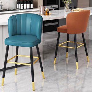 كراسي بار عصرية أنيقة من الجلد الصناعي بإطار معدني قوي، كراسي عالية لطاولة البار في غرفة المعيشة مع إمكانية الدوران 360 درجة - Product Image 2