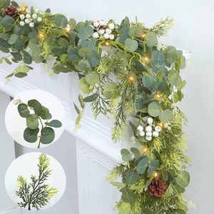 Guirnalda Navideña Artificial Fácil de Obtener, 1.8M, con Hojas de Eucalipto, Piñas y Luces para Decoración Festiva - Product Image 1
