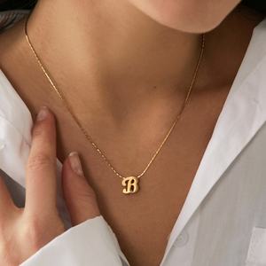 Collar con Colgante de Letra B Minimalista y Versátil, Accesorio para Suéter, Acero Inoxidable Chapado en Oro de 18K - Product Image 2