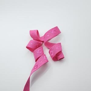 Cinta elástica personalizada de una cara de Jacquard rosa, banda de 18mm, terciopelo de grogrén, soporte reciclable de una pulgada, banda empaquetada de Borgoña - Product Image 1