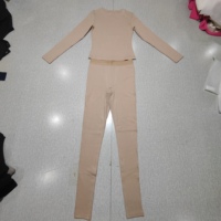 Ensemble 2 pièces de vêtements de détente côtelés pour femmes, coupe ajustée minimaliste, tissu doux pour la peau et respirant, personnalisable, fabricant direct