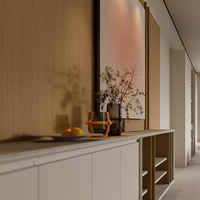 Panneau mural en bois de chêne clair à grain apparent - Revêtement décoratif linéaire minimaliste