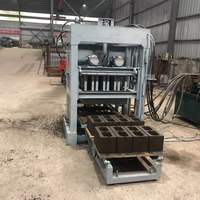 Machine automatique de fabrication de blocs de briques de Mombasa 380V, machine de moulage de briques de pavage pour les industries de la restauration
