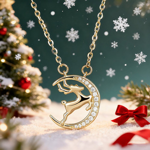 Collana con Ciondolo Luna e Renna per Donne, Gioiello Scintillante alla Moda per le Festività, Regalo - Product Image 1
