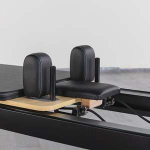 Reformer de Pilates Minimalista y Elegante en Aleación de Aluminio Negro para Apartamentos, Spas y Retiros - Product Image 3