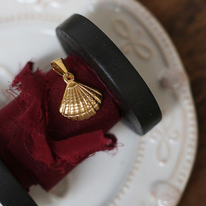 Vente en gros de petits bijoux à breloques en acier inoxydable plaqué or <span class=keywords><strong>Kweichow</strong></span> Moutai Pig Cactus Flèche Ange Collier à pendentif personnalisé solide - Product Image 2