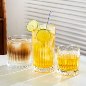Verre à whisky classique côtelé en borosilicate, découpé à la main, à rayures verticales ondulées, pour jus, eau, bière - Product Image 3