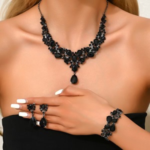 <span class=keywords><strong>Ensemble</strong></span> de bijoux de mariée élégant avec cristal brillant en forme de larme et strass complet pour fête de mariage et cadeau de demoiselle d'honneur - Product Image 3