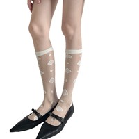 Collant mi-mollet ultra-fin en nylon noir, style Instagram, motif floral rétro, avec totem en fil de verre blanc laiteux, collection Printemps/Été
