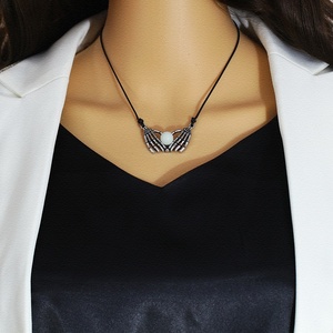 Collares Luminosos de Moda con Colgante de Calavera y Corazón para Mujer, Joyería Brillante para Fiestas y Regalos de Halloween - Product Image 4