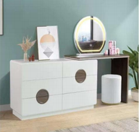Ensemble de coiffeuse minimaliste idéal pour les chambres et les appartements
